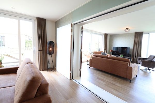 Woonkamer - Groepsreis in Friesland in Leons (3)