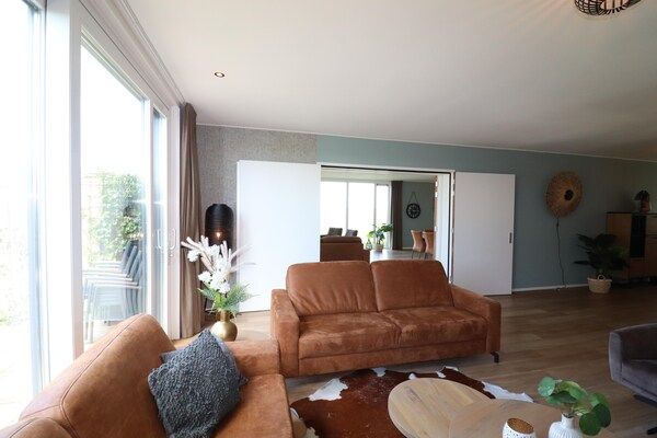 Woonkamer - Groepsreis in Friesland in Leons (5)