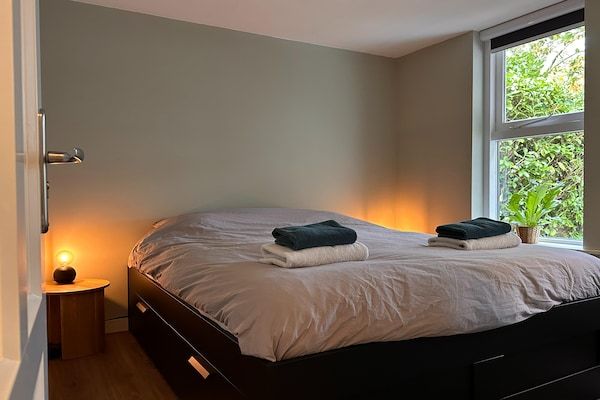 Slaapkamer - Schilderachtig verblijf vlakbij stad en meer in Voorthuizen (5)