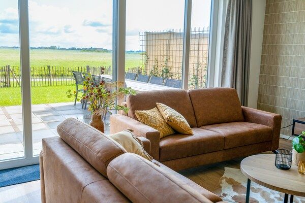 Woonkamer - Landvilla te midden van natuur en water in Leons (5)