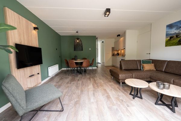 Woonkamer - Stijlvolle Borger Bungalow in Borger (3)
