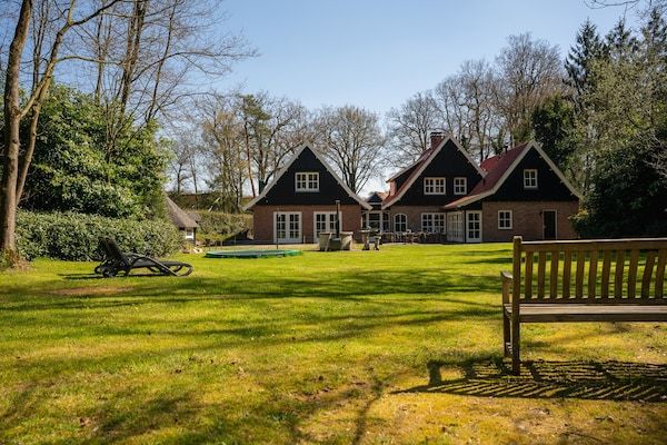 Buitenkant - Groepshuis in Twente met Hot Tub in Losser (1)