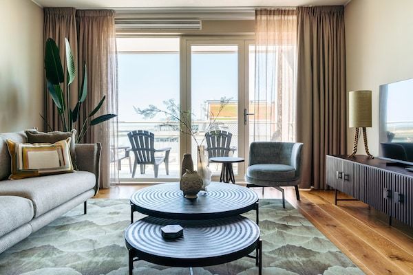 Woonkamer - Prachtig appartement aan het strand in Den Haag (4)