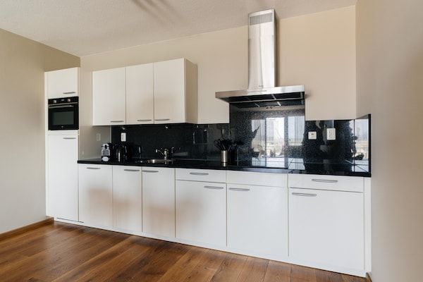 Keuken - Prachtig appartement aan het strand in Den Haag (5)