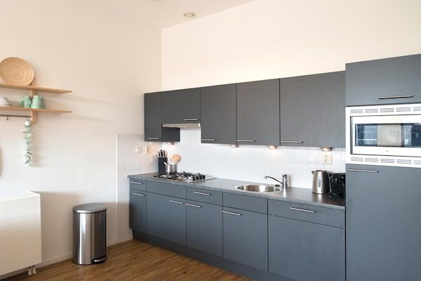 Keuken - Modern appartement met uitzicht op de haven in Scheveningen. in Den Haag (3)