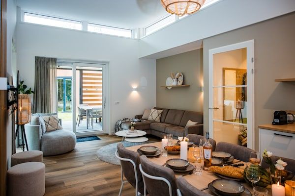 Woonkamer - Vakantiehuis in Veluwe bij natuurpaden in Voorthuizen (4)