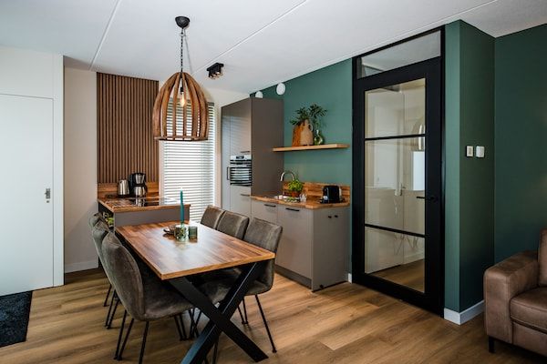 Keuken - Chalet in Veluwe met Rust en Ruimte in Voorthuizen (3)