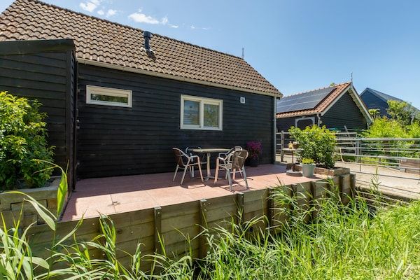Buitenkant - Vakantiehuis in Zeeland met Terras in Zonnemaire (1)