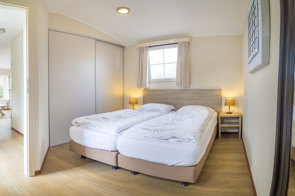 Slaapkamer - Chalet in Noordwijk bij het Strand in Noordwijk aan zee (3)