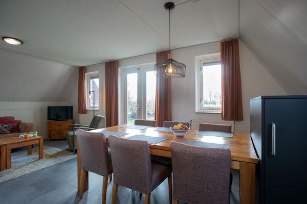 Eetkamer - Vakantiehuis in Plasmolen bij natuurgebieden in Plasmolen (4)