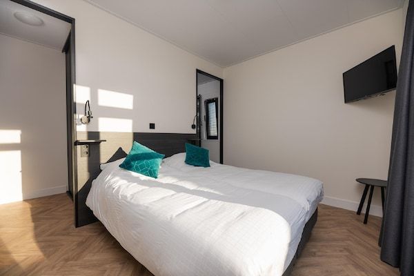 Slaapkamer - Loosdrechtse Watervilla in Nieuw-Loosdrecht (2)