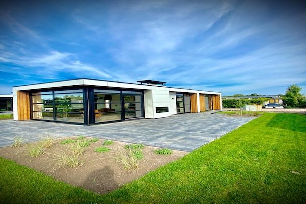 Tuin - Loosdrechtse Watervilla in Nieuw-Loosdrecht (5)