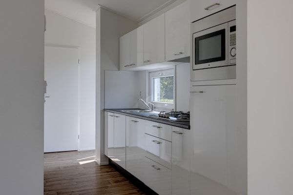 Keuken - Fraai chalet met airco op een vakantiepark in Veldhoven (2)