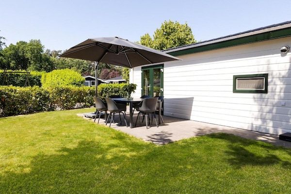 Buitenkant - Chalet in Brabant met ruime tuin in Veldhoven (5)