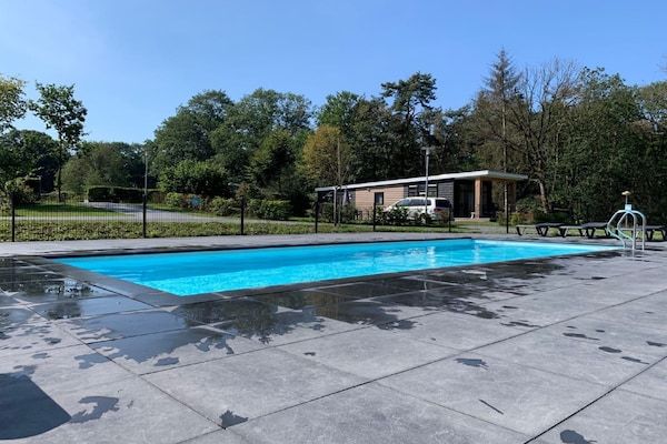 Park - Stijlvolle eiken lodge voor 4 met zwembad in Rijssen (5)
