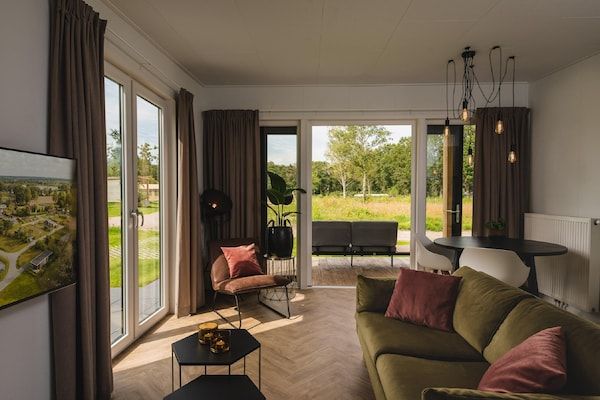 Woonkamer - Ontspannen verblijf nabij Holten in Rijssen (2)