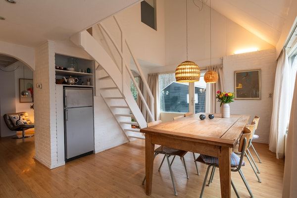 Eetkamer - Vakantiehuis bij Noordwijk Strand in Noordwijkerhout (5)