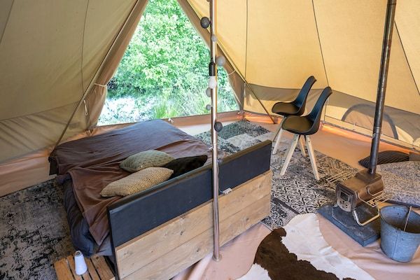 Slaapkamer - Glamping in Twijzel bij Natuurgebied in Twijzel (3)