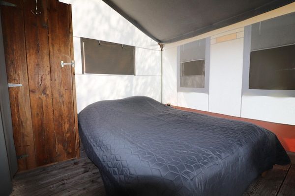 Slaapkamer - Safaritent, Friesland in Twijzel (4)
