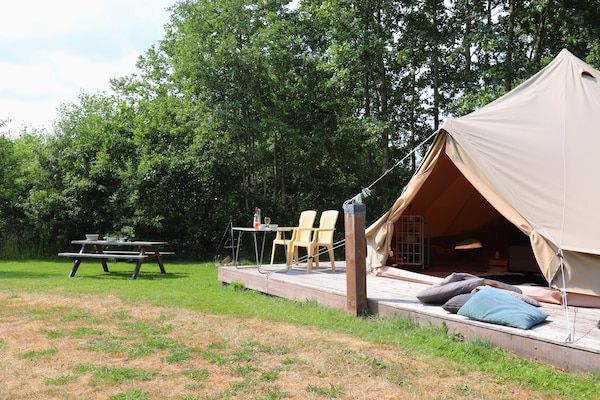 Buitenkant - Glamping in Friesland bij natuurgebieden in Twijzel (5)