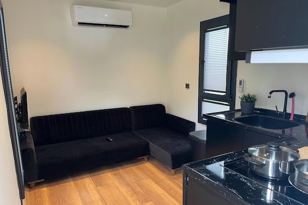 Woonkamer - Tiny House in Nederland met Tuin in Lathum (5)