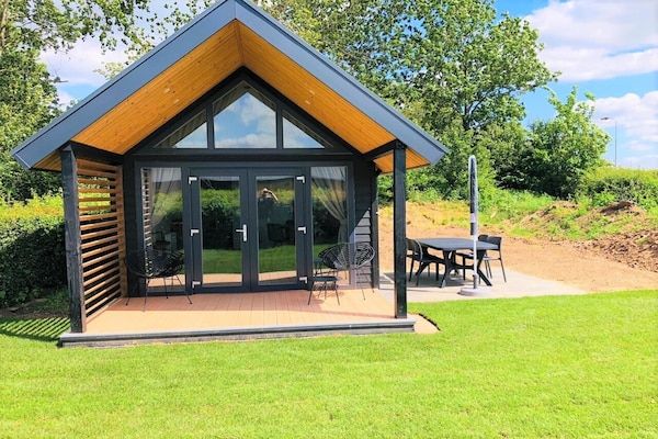 Terras - Chalet in Nederland met Twee Terrassen in Lathum (4)