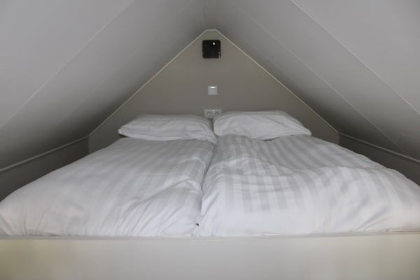 Slaapkamer - Chalet in Nederland met Twee Terrassen in Lathum (3)