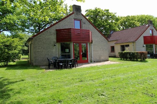 Buitenkant - Woning aan het water nabij Nijmegen in Ewijk (1)