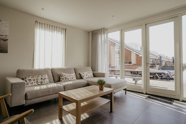 Woonkamer - Ontsnapping aan het water met gemakkelijke toegang in Uitgeest (2)