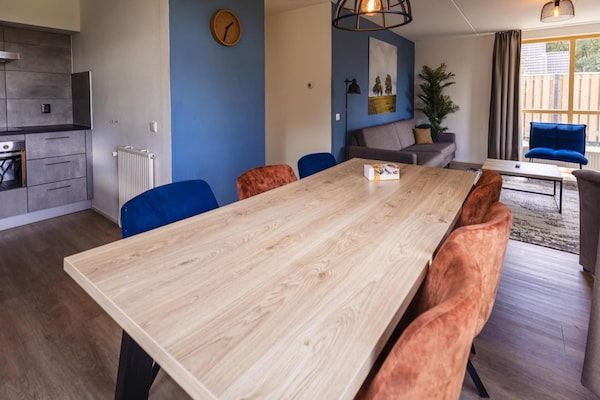 Eetkamer - Bosvilla met privéterras in Ewijk (3)