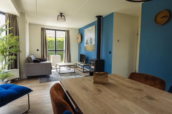 Woonkamer - Gezellig toevluchtsoord bij 't Broeckhuys in Ewijk (5)