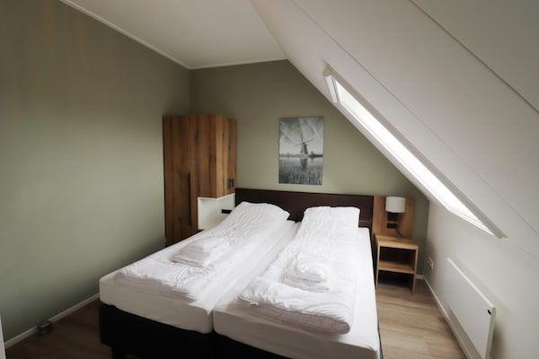 Slaapkamer - Villa in Leons bij Friese Meren in Leons (5)