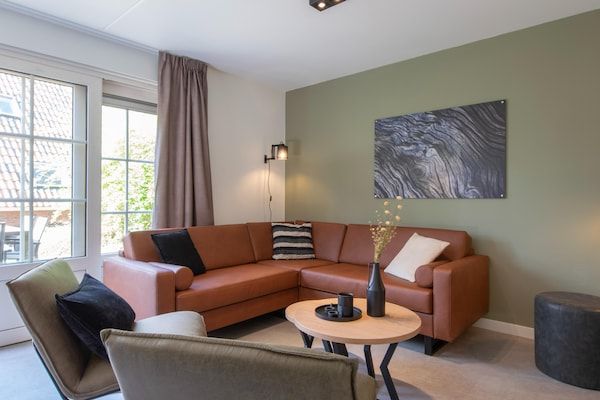 Woonkamer - Vakantiehuis bij De Biesbosch en Breda in Oosterhout (2)