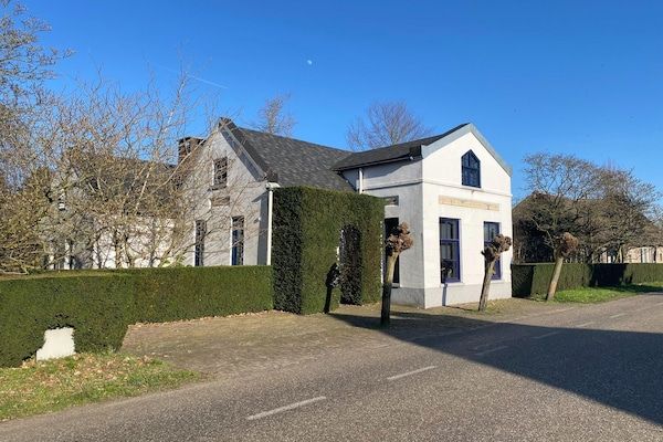 Buitenkant - Dorpswoning in Leende bij Sterrenrestaurant in Leende (2)