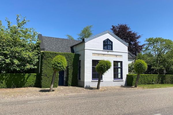 Buitenkant - Dorpswoning in Leende bij Sterrenrestaurant in Leende (1)