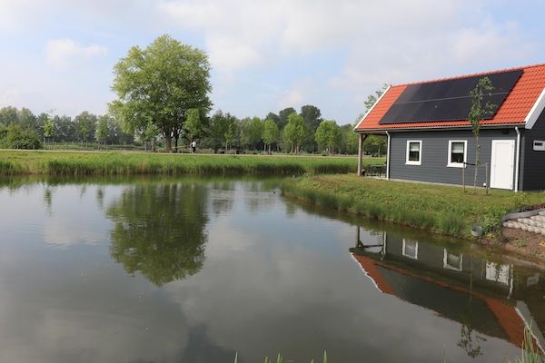 Buitenkant - Mooi vakantiehuis vlakbij het water in Zuid-Holland (1)
