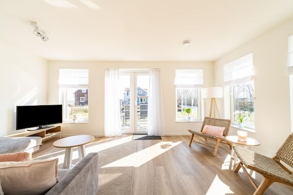 Woonkamer - Vakantiehuis met veel privacy in Simonshaven (5)
