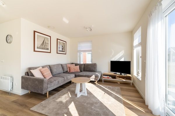 Woonkamer - Vakantiehuis met veel privacy in Simonshaven (4)
