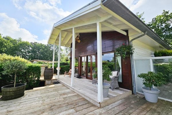 Buitenkant - Prachtig vakantiehuis met ruime tuin in Voorthuizen (2)