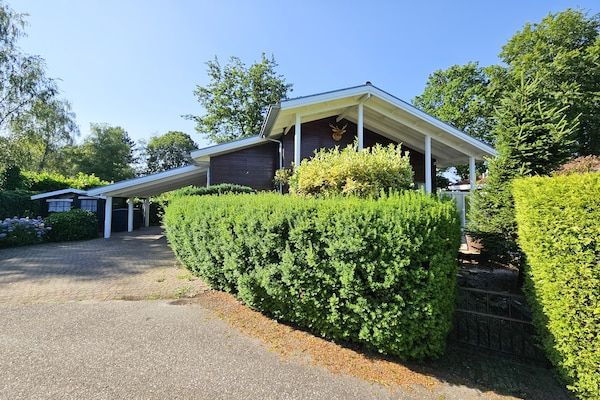 Buitenkant - Prachtig vakantiehuis met ruime tuin in Voorthuizen (3)