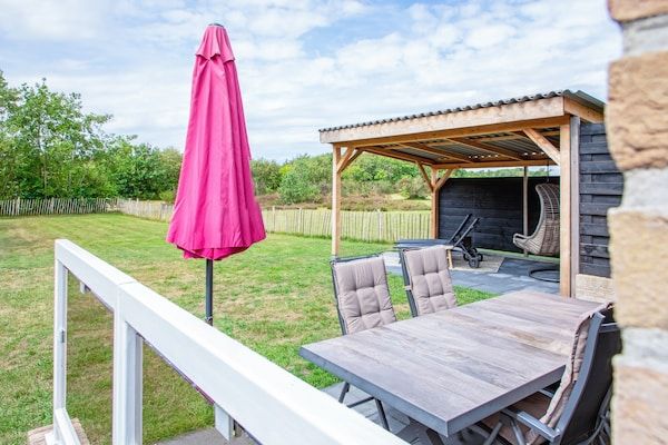 Tuin - Vakantiehuis bij duinen met wellness tuin in Den Burg (4)