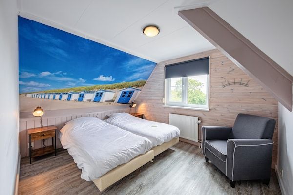 Slaapkamer - Gezellige & Groene Texel-uitstap voor Twee in Den Burg (4)