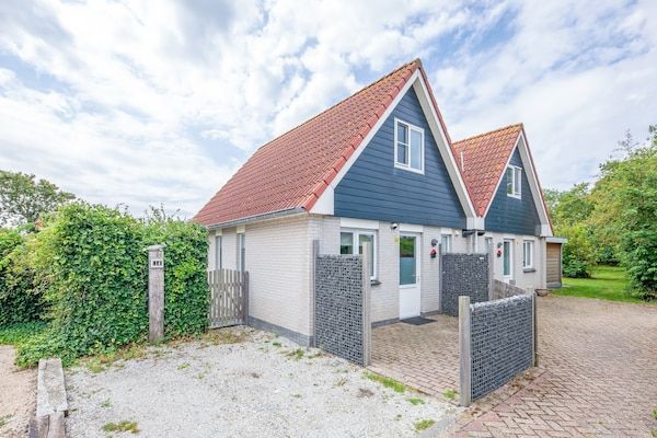 Buitenkant - Gezellige & Groene Texel-uitstap voor Twee in Den Burg (1)