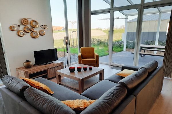 Woonkamer - Vrijstaand Huis in Zeeland met Uitzicht in Wemeldinge (3)