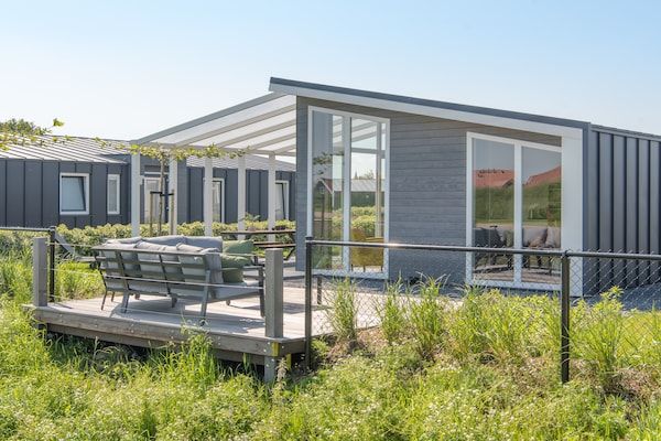 Buitenkant - Vrijstaand Huis in Zeeland met Uitzicht in Wemeldinge (1)