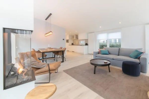 Woonkamer - Huis aan het meer in Zeeland in Wemeldinge (2)
