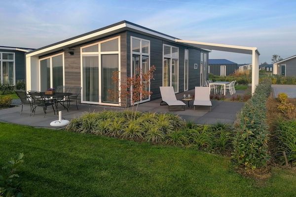 Buitenkant - Vrijstaand Huis in Zeeland met Uitzicht in Wemeldinge (1)