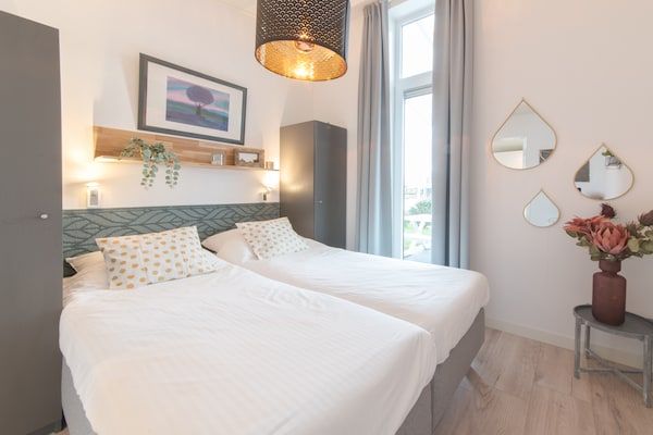 Slaapkamer - Vrijstaand Huis aan Meer in Zeeland Park in Wemeldinge (3)