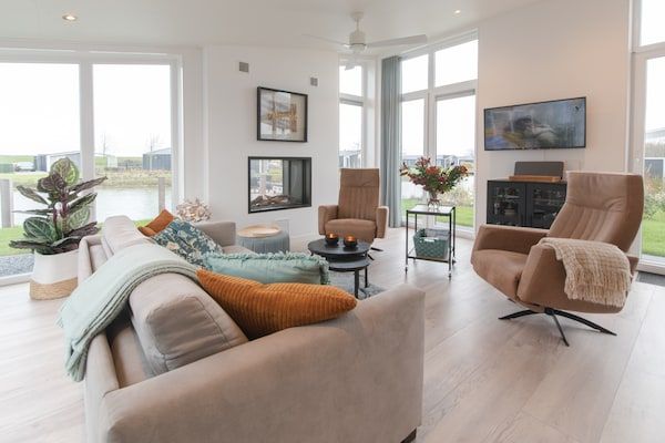 Woonkamer - Vrijstaand Huis aan Meer in Zeeland Park in Wemeldinge (2)