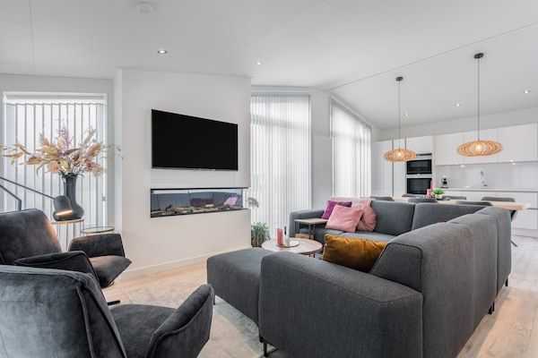 Woonkamer - Chalet in Zeeland met eigen aanlegsteiger in Wemeldinge (2)